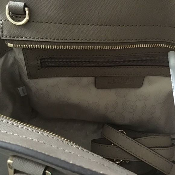 MICHAEL KORS | Selma Bag Taupe Leather - Picture 5 of 13